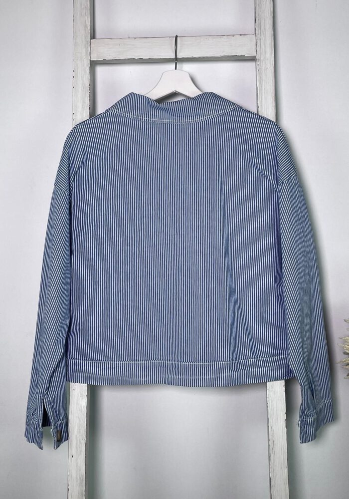 Gestreifte Jeansjacke mit großen Klappentaschen