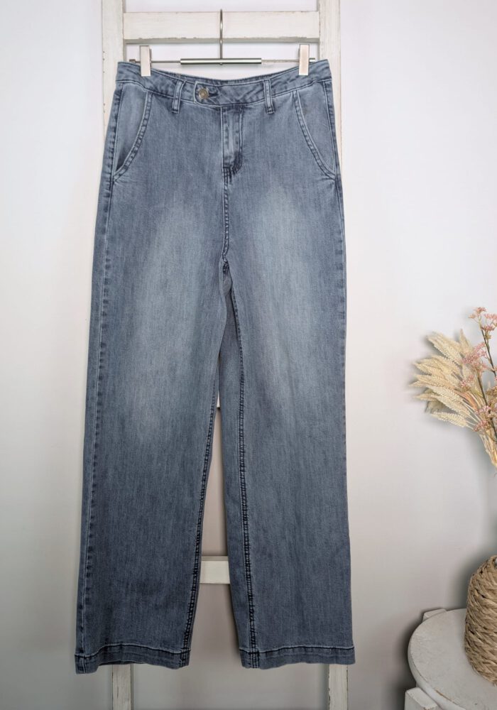 Wide Leg Jeans mit Wrap Verschluss