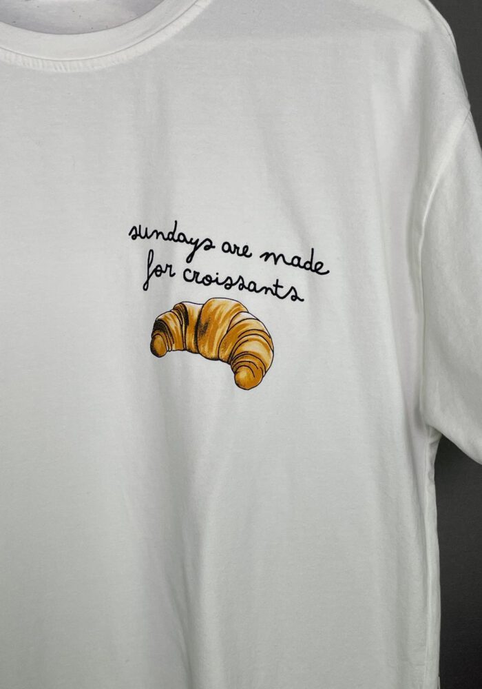 T-Shirt mit Croissant Print