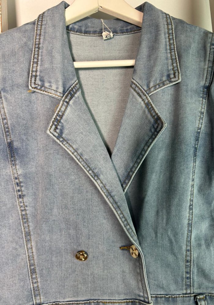 Trendiges Denim-Blazerkleid