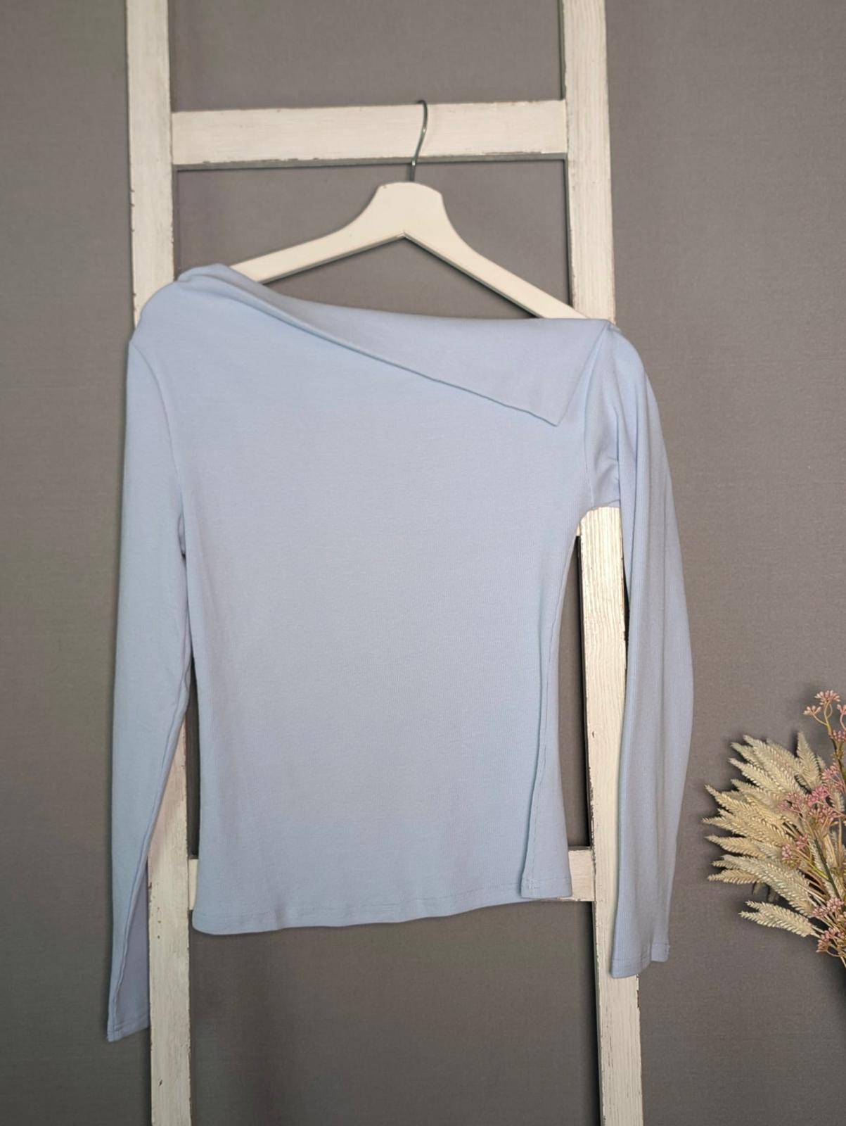 Ripp Longsleeve mit diagonalen Carmenausschnitt
