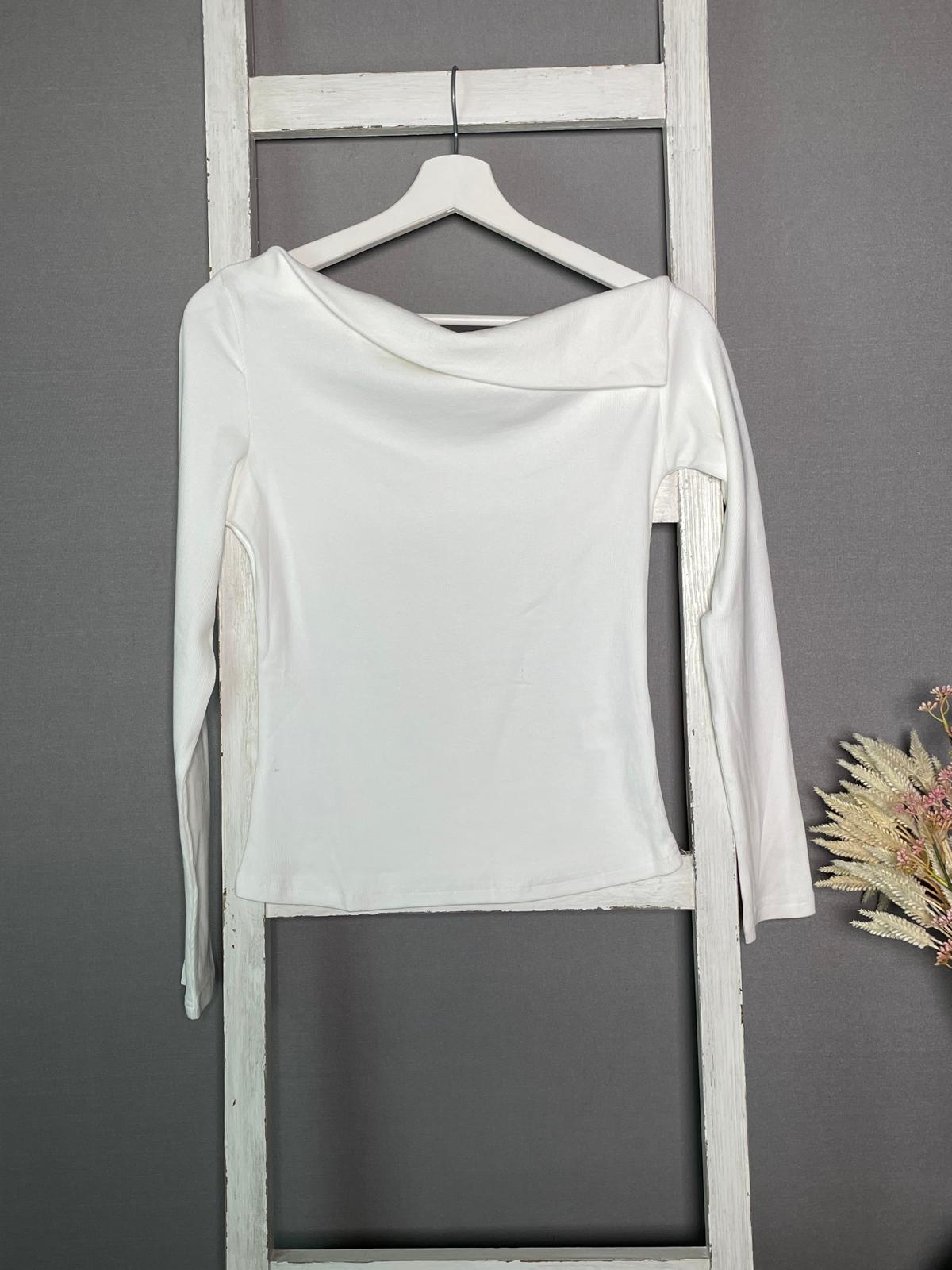 Ripp Longsleeve mit diagonalen Carmenausschnitt