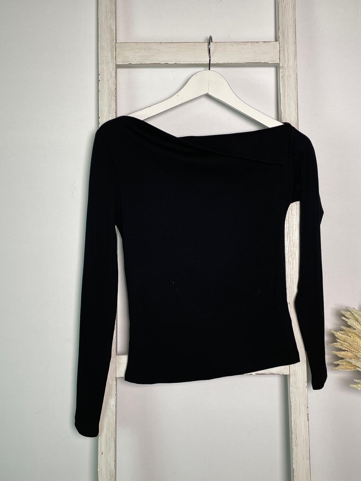 Ripp Longsleeve mit diagonalen Carmenausschnitt