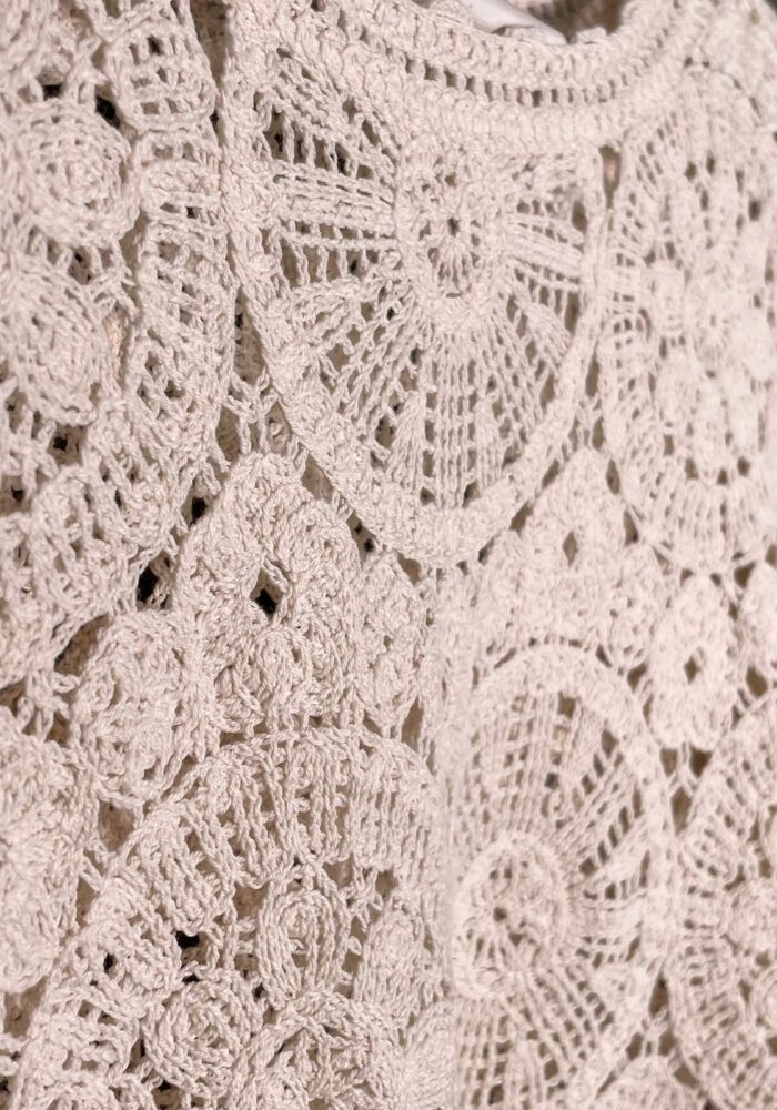 Crop Häkelpullover mit rundem Muster