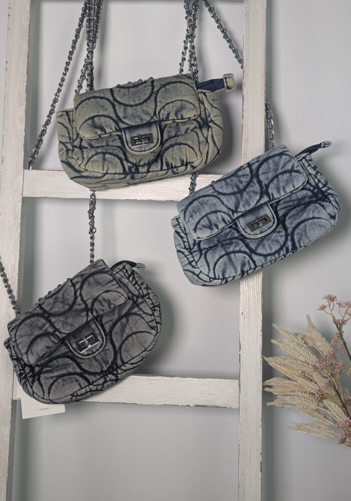 Denim Nano Bag mit Ketten-Umhängegurt