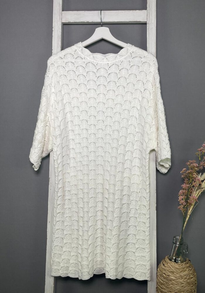 Häkelkleid mit gewellten Saum