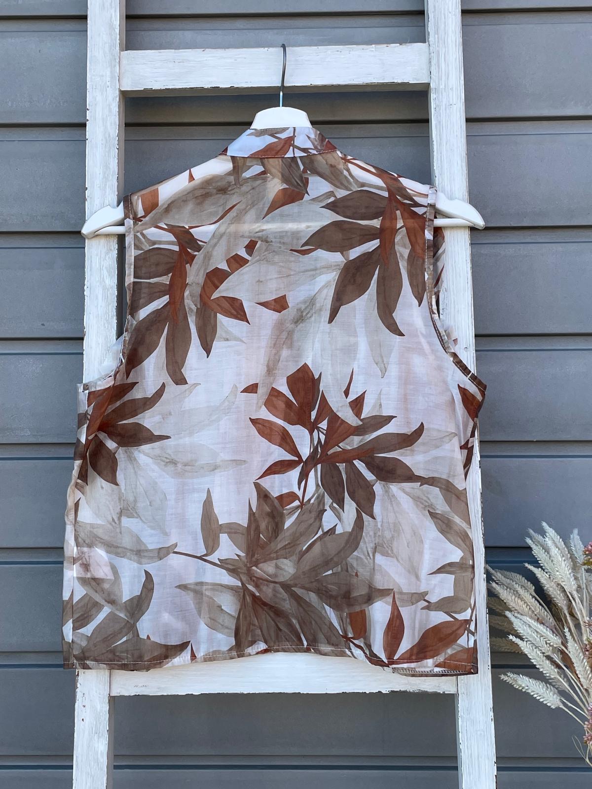 Gemusterte Ärmellose Bluse mit Rüschen