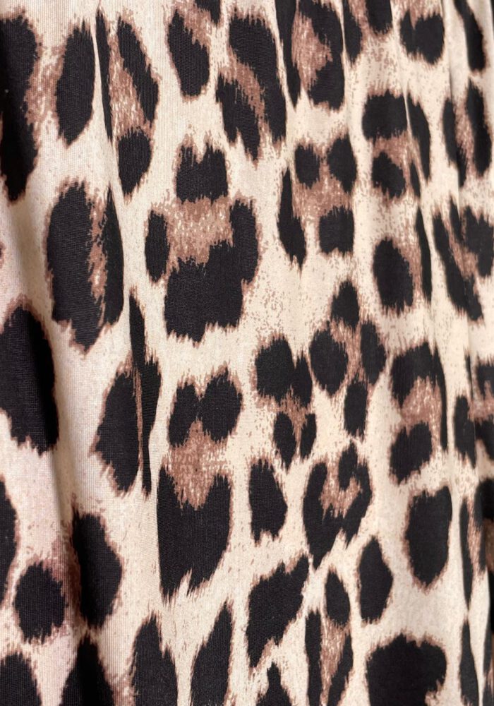 Gemusterte Travel Stoff Hose mit Leo Print
