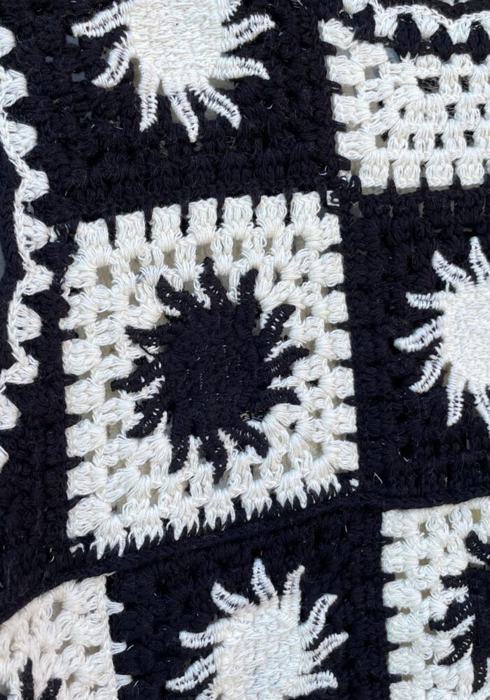 Häkelpullunder mit Mosaikmuster schwarz/creme