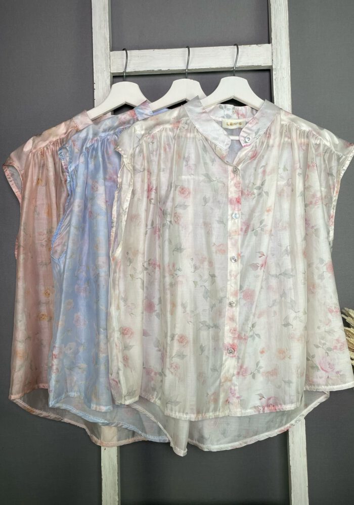Luftige Bluse mit Pfingstrosen