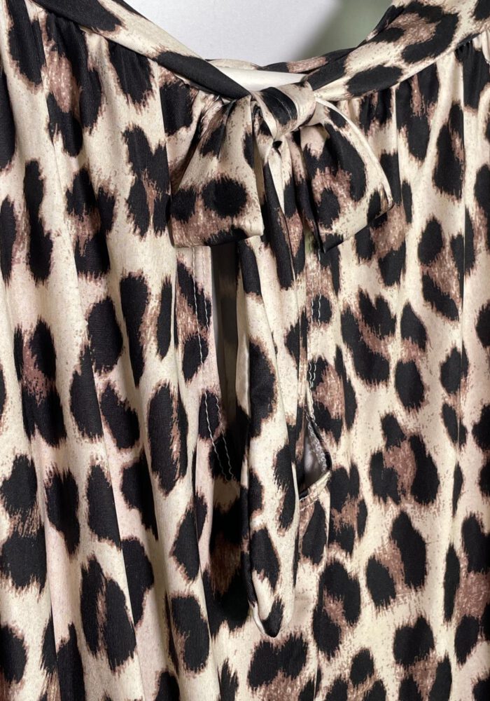 Gemustertes Travel Stoff Highnecktop im Leo Print