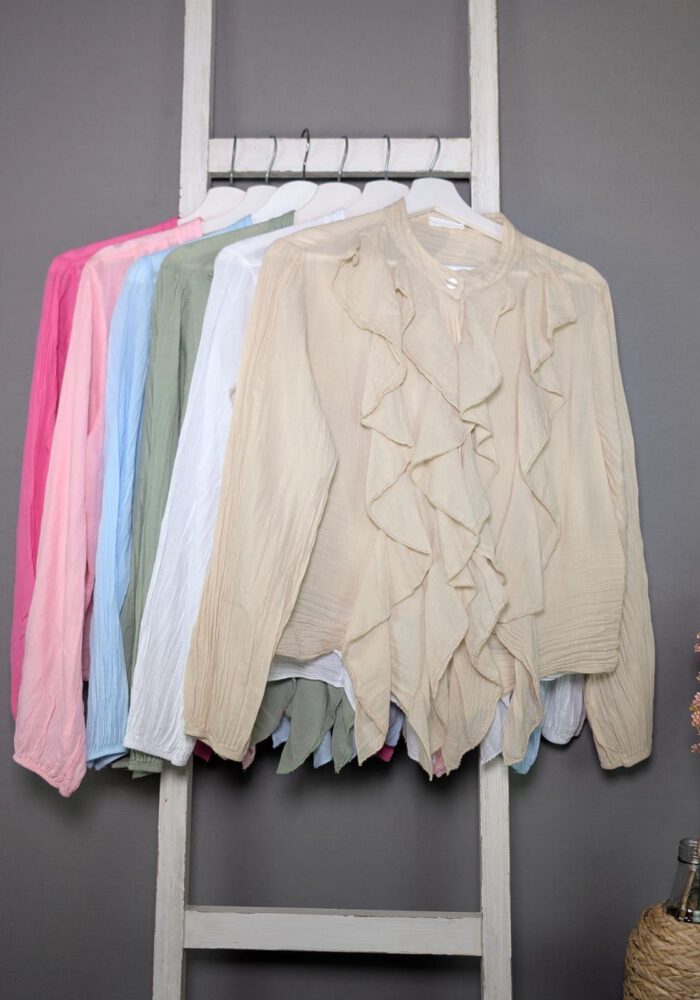 Bluse mit Knopfleiste und Rüschen