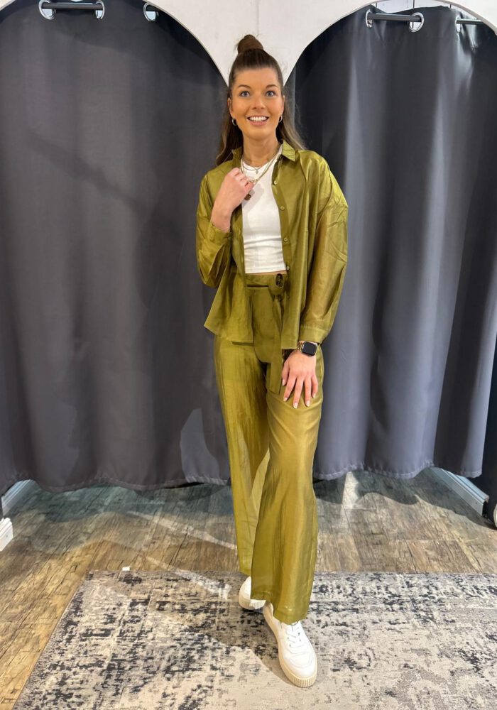 Olive Bluse in Satinoptik