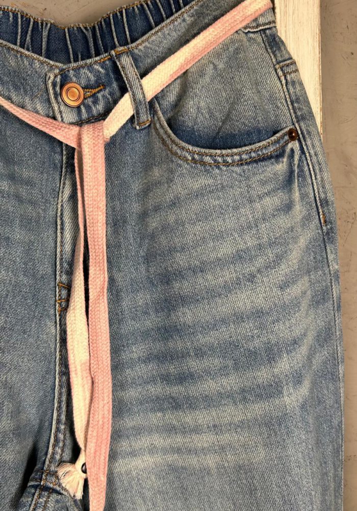 Straight Jeans mit Kordelgürtel