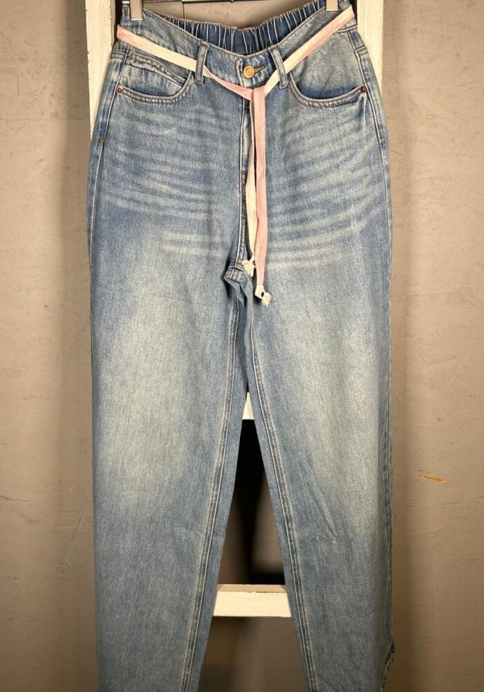 Straight Jeans mit Kordelgürtel
