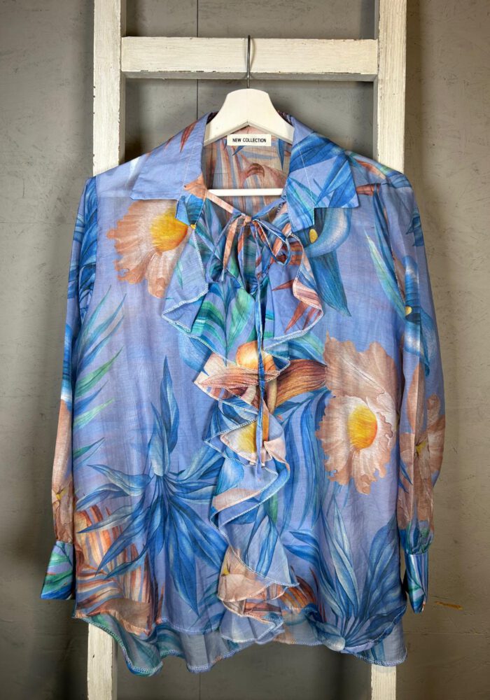 Gemusterte Rüschenbluse mit Kordel