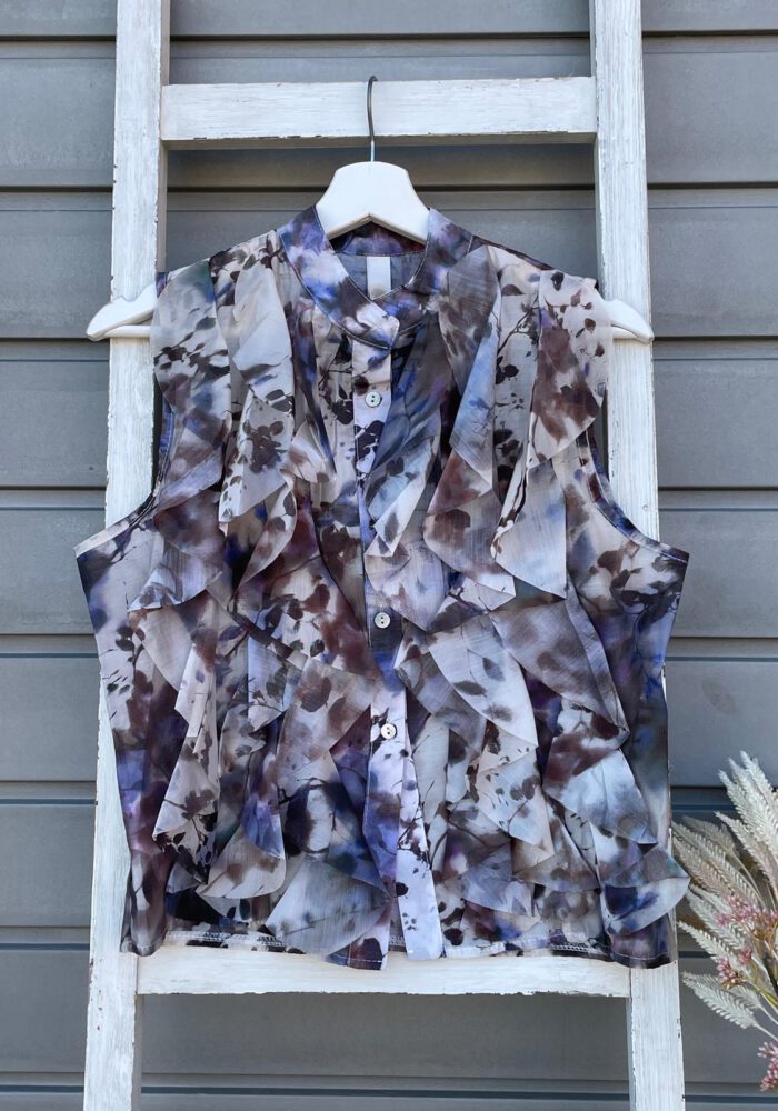 Gemusterte Ärmellose Bluse mit Rüschen