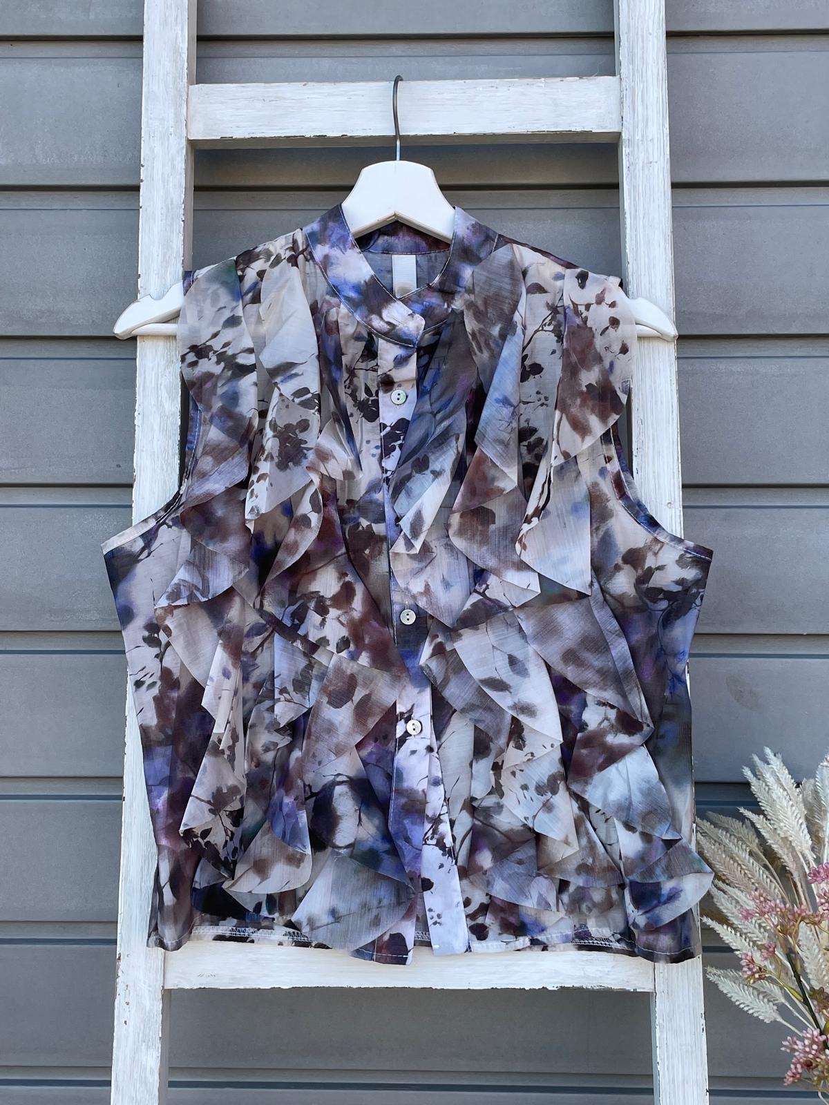 Gemusterte Ärmellose Bluse mit Rüschen