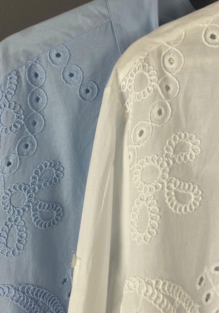 Hemdbluse mit Lochoptik Oriental-Muster