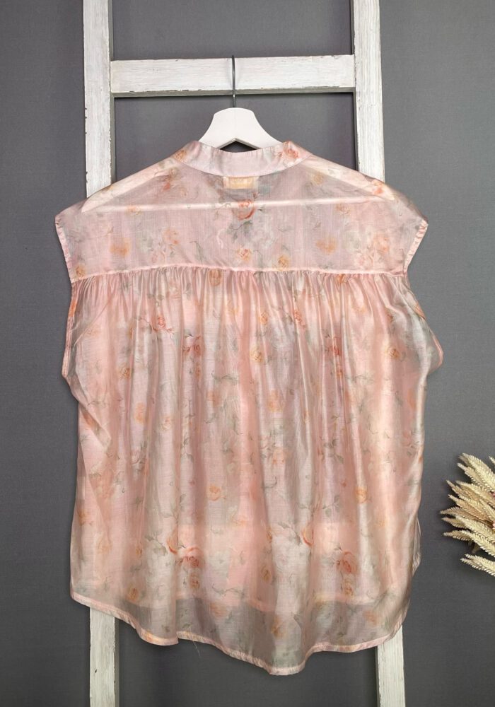 Luftige Bluse mit Pfingstrosen